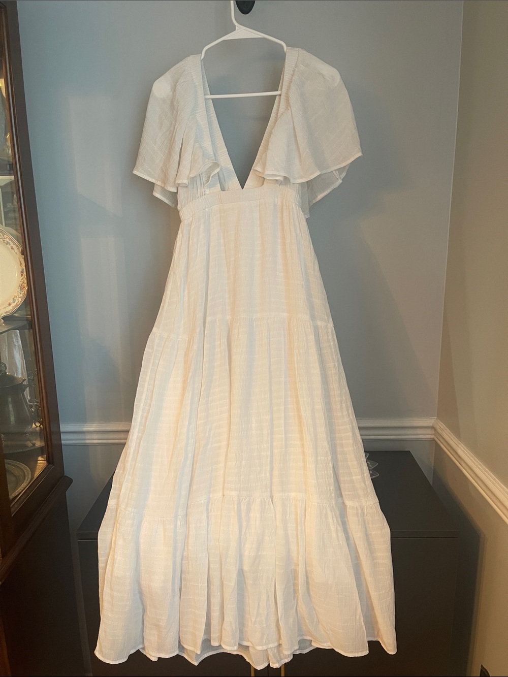 Sullivan White Flutter-Sleeve Maxi Dress - Picture 2 of 7